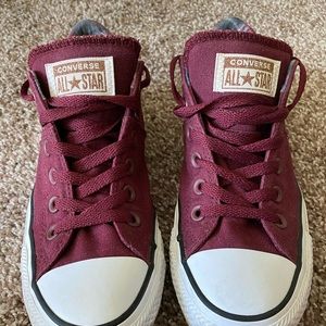 Woman’s Burgundy Converse Size 8.5